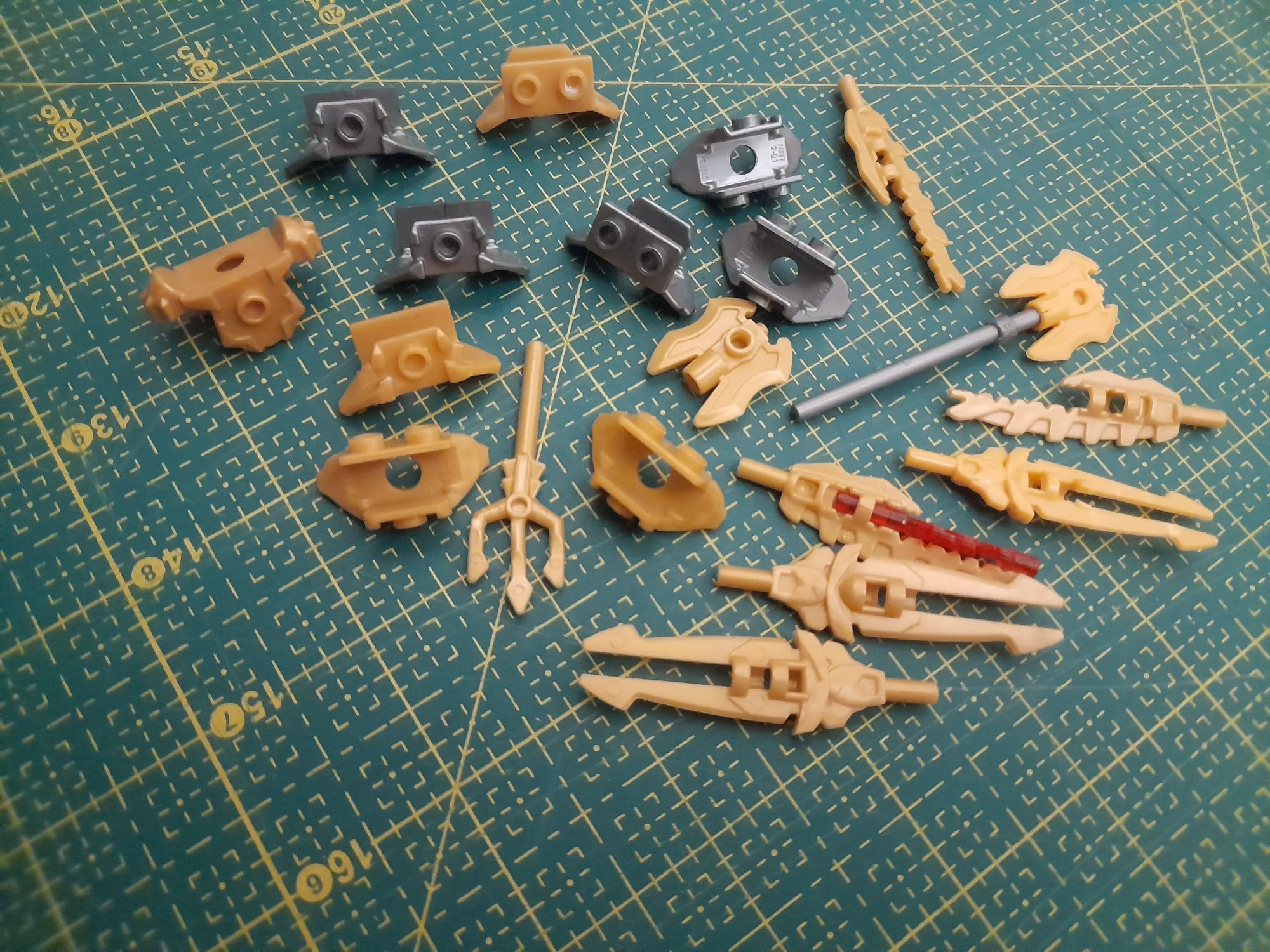 Zestaw 9 figurek lego i kompatybilnych - chima + brelok + dodatki