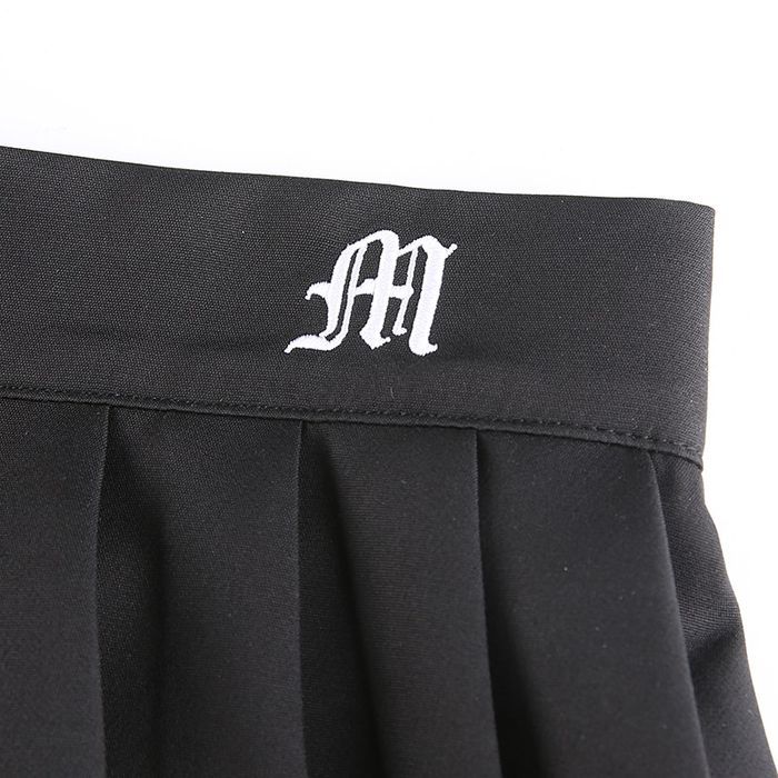 Mini spódniczka plisowana z haftem "M" - XL
