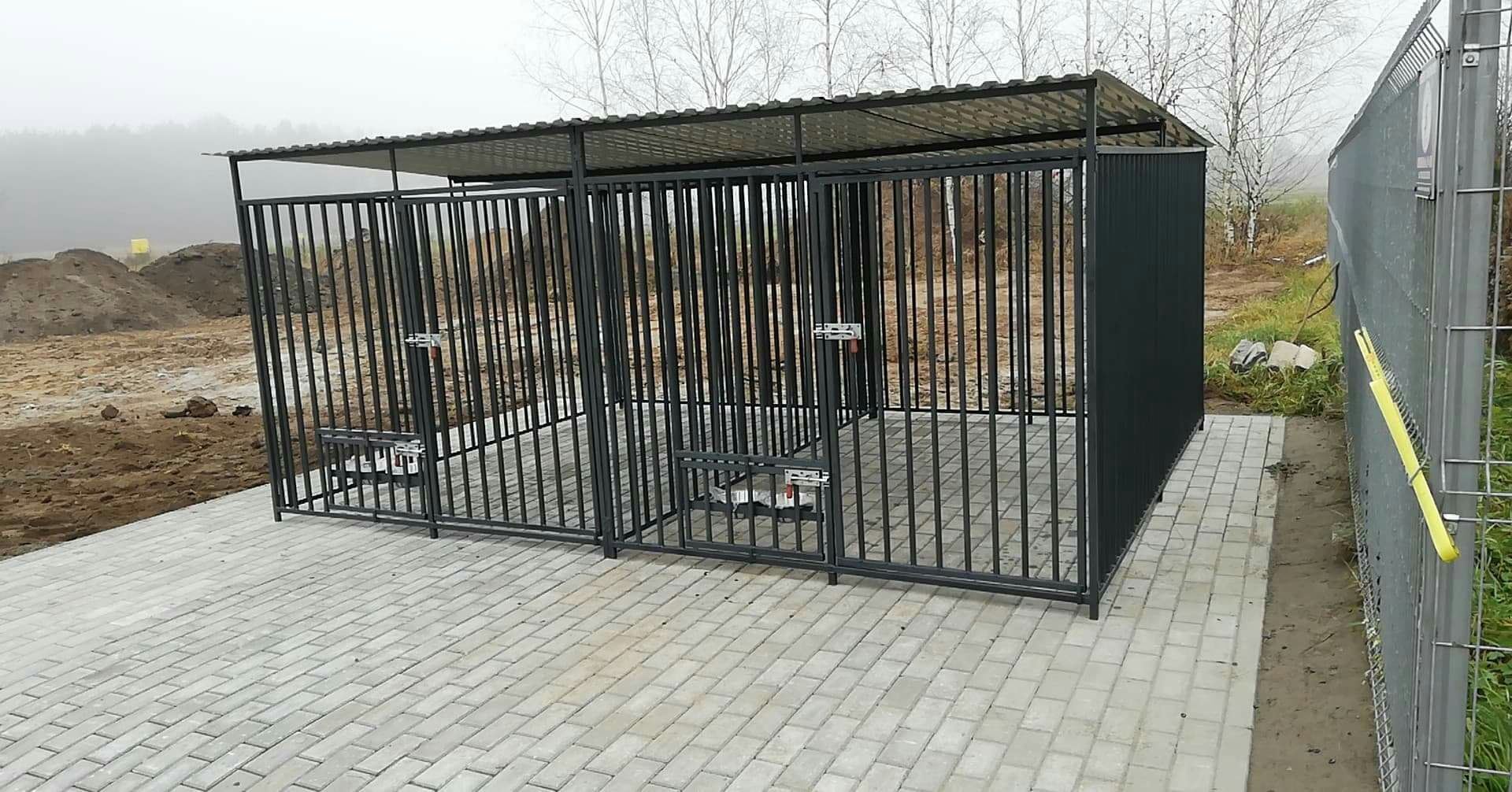 Kojec dla psa boks dla psa klatka zagroda. Buda ocieplana.