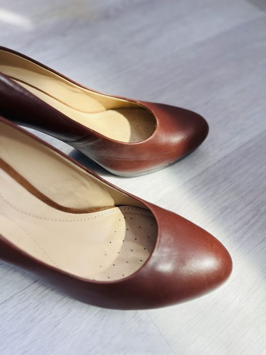 Продам шкіряні туфлі Geox 38р оригінал