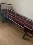 Cama com colchão antiscaras