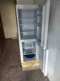 Combinado Indesit 3 gavetas de congelação