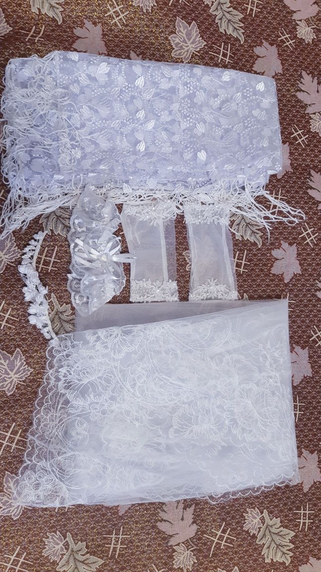 Весільна сукня 44 розмір + фата,хустка та ішне