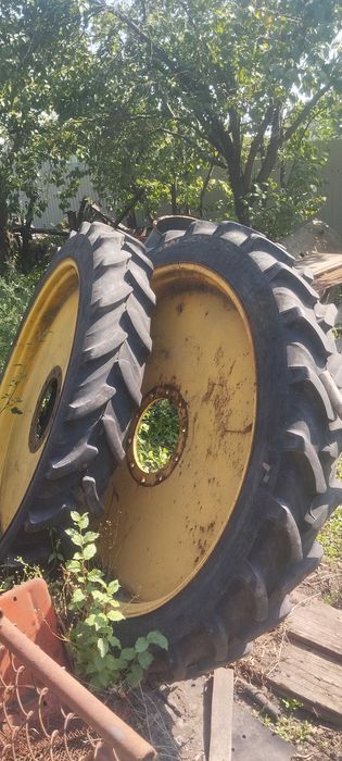 Колеса в зборі з диском Джон Дір вузькорядні