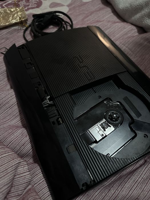 PS3 Super Slim desmontado - para peças, tudo junto