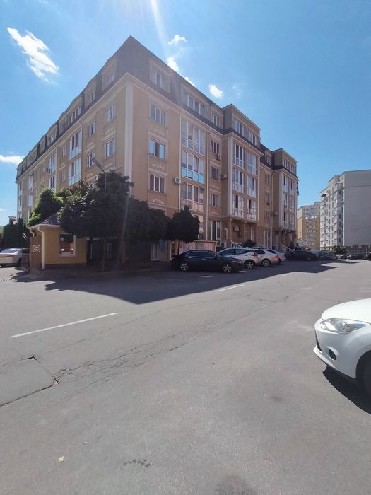 Продам комерційне приміщення в ЖК Софія. Вулиця Миру 9.