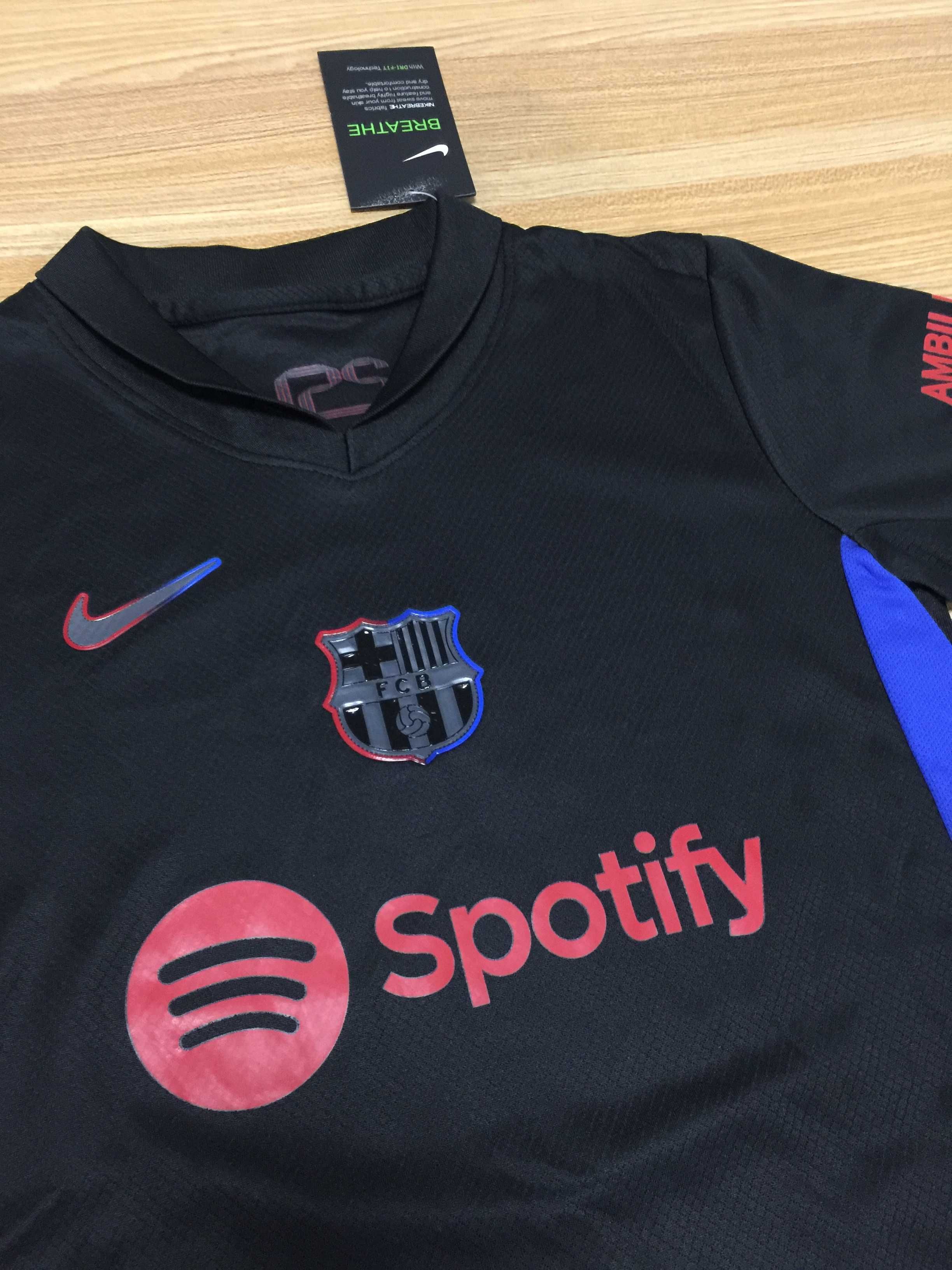 Komplet koszulek wyjazdowych dla dzieci z Barceloną Lewandowskiego R28