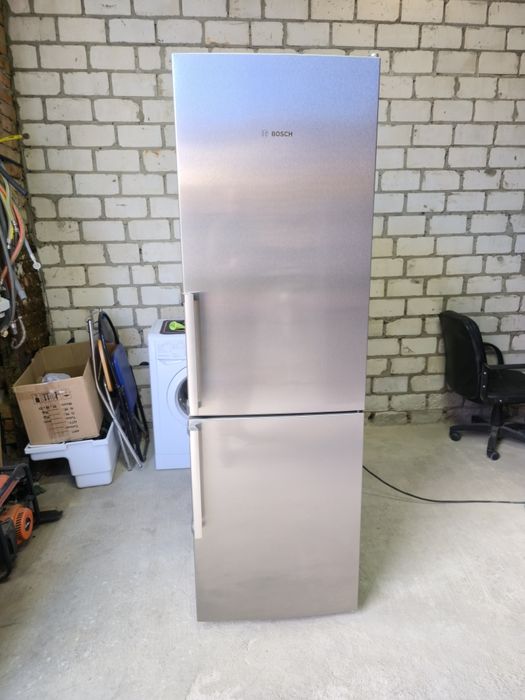 Холодильник Bosch KGE36AI30