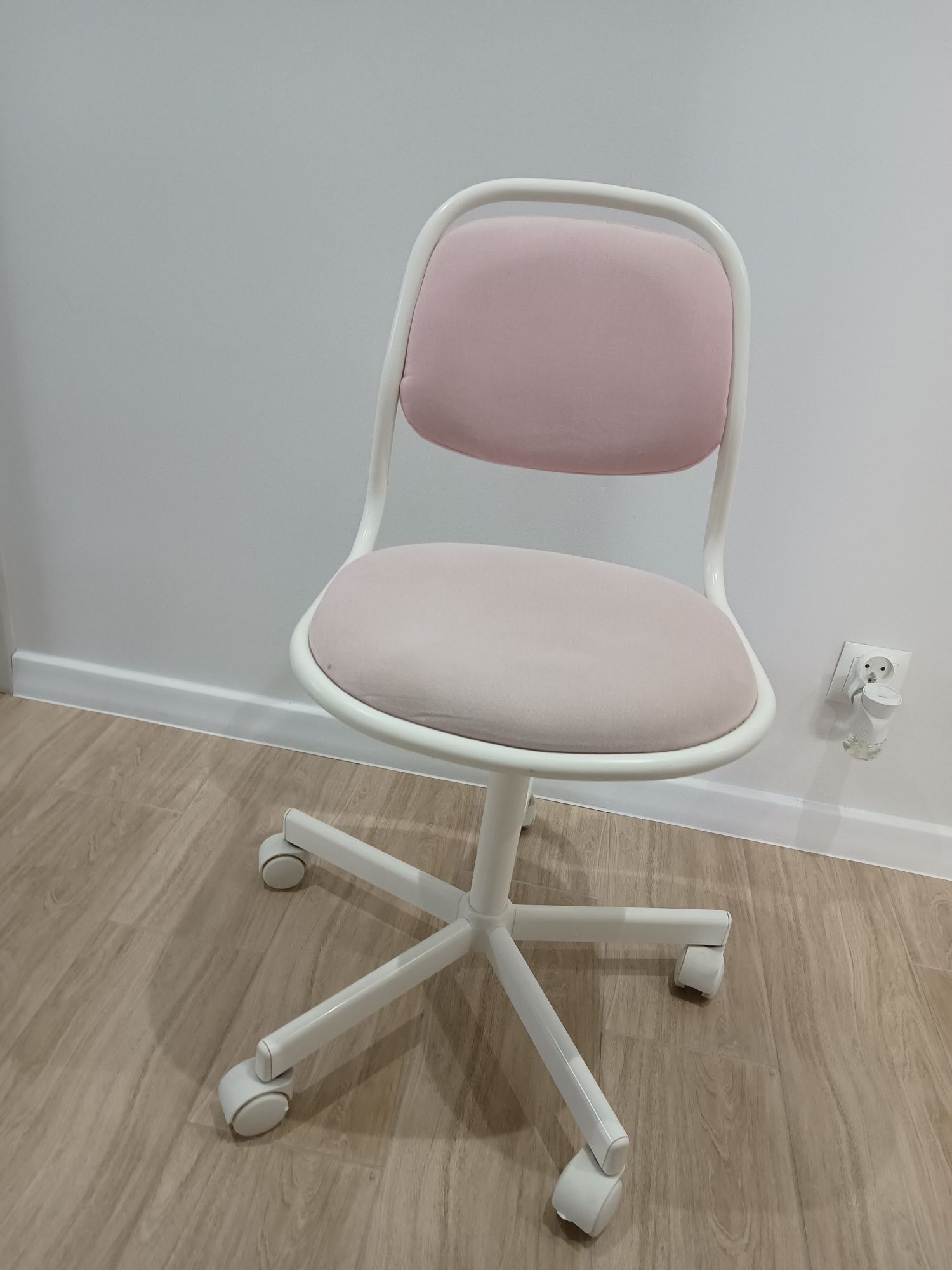 Krzesło obrotowe rozowe  Ikea ORFJALL