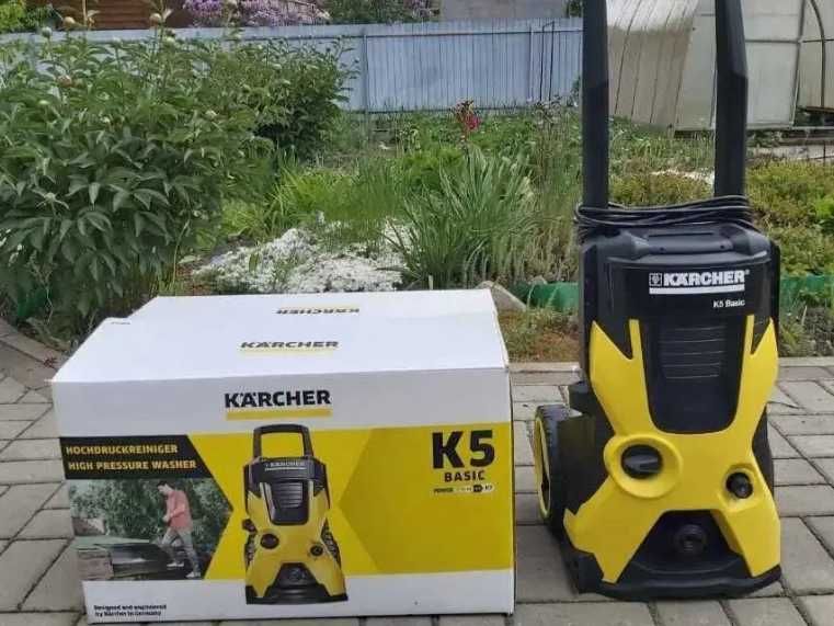 Практична мийка з двома насадками karcher k5 basic
