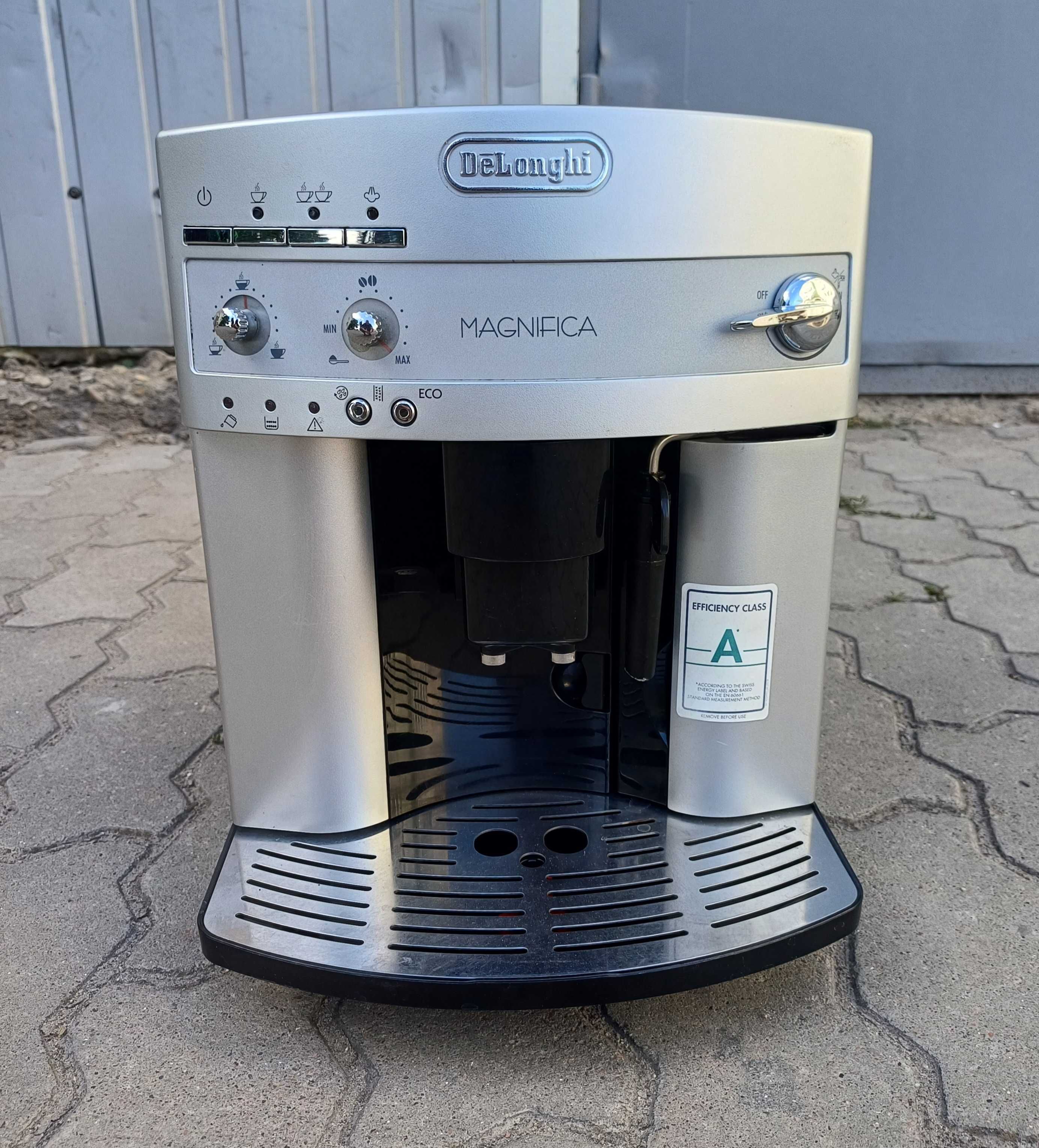 Кавомашина кавоварка DeLonghi ESAM 3200 S Magnifica б/в срібна
