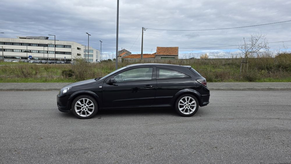 Opel Astra GTC 1.7 - 5 lugares