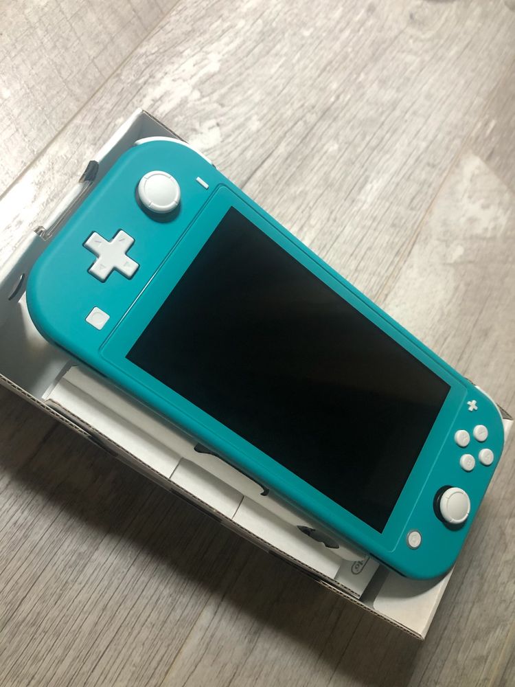 Nintendo Switch Lite (2019) - Turkusowy z Etui POWERA Animal Crossing