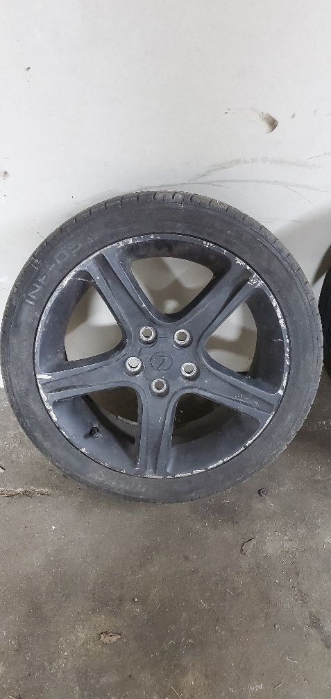 Kola felgi aluminiowe z oponami 215/45/17 lexus is200
