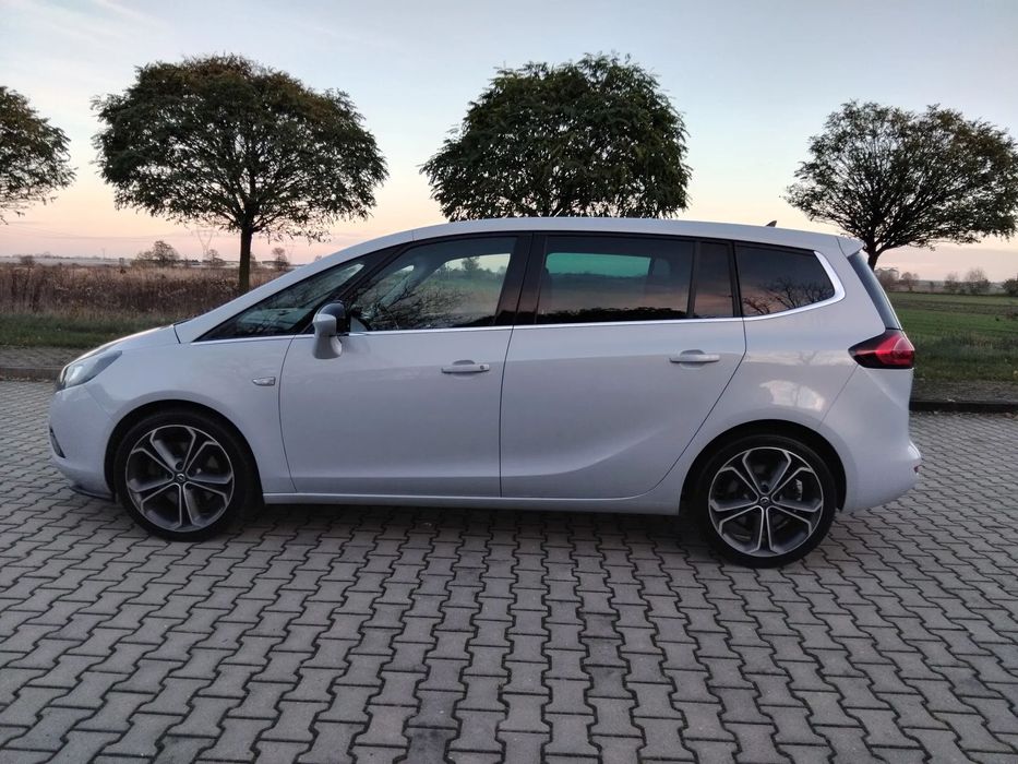 Opel Zafira Alufelgi 19 Pół skóry Xenon Navigacja Panorama