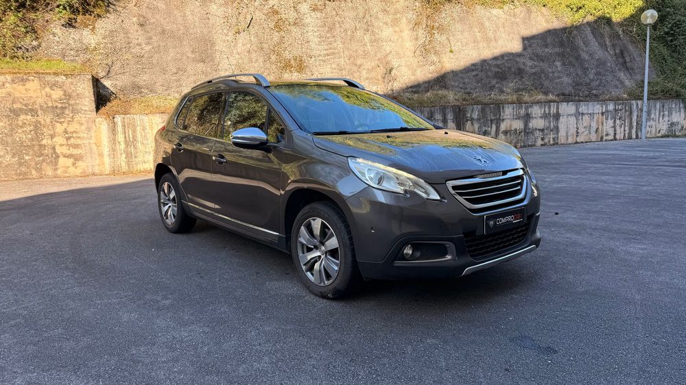 Peugeot 2008 1.2 PureTech Allure 110cv - Teto Panorâmico