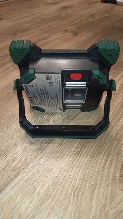 Reflektor pakrside halogen lampa Nowy uszkodzona