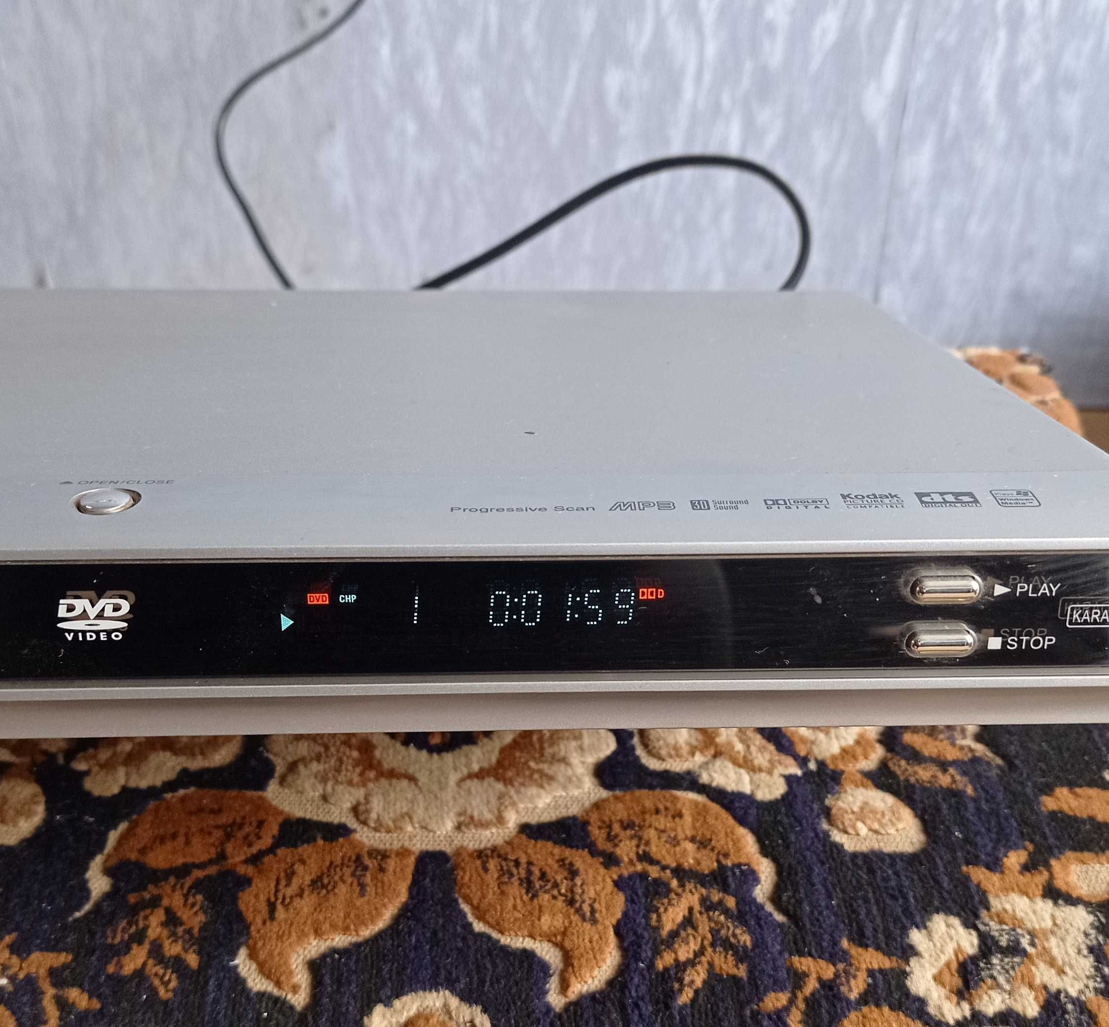 DVD проигрыватель LG DKE 465 B