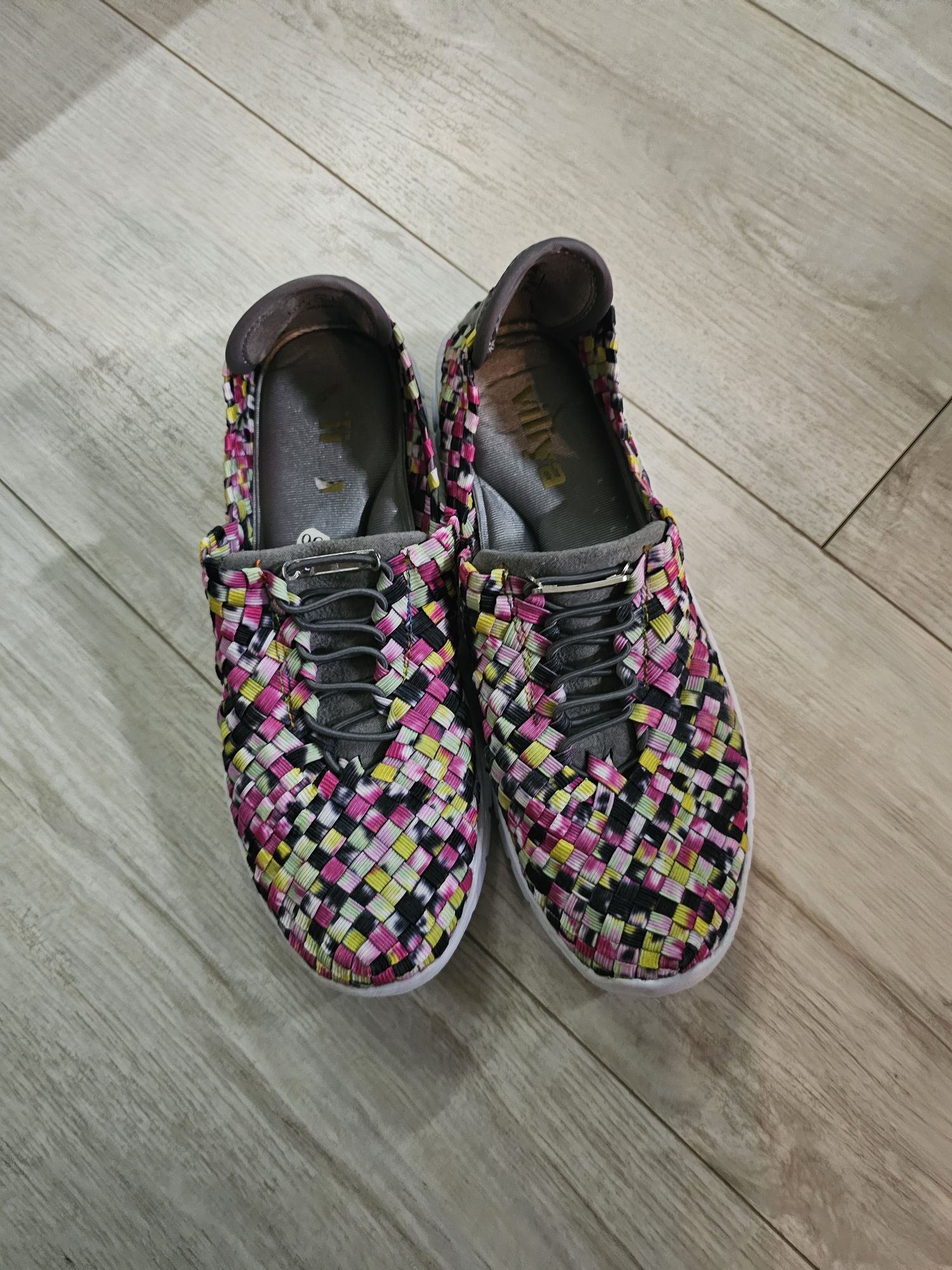 Nowe damkie buty sportowe 36 lekkie