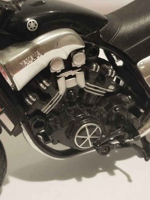 Модель мотоцикла Yamaha VMAX 1993 Black 1/12