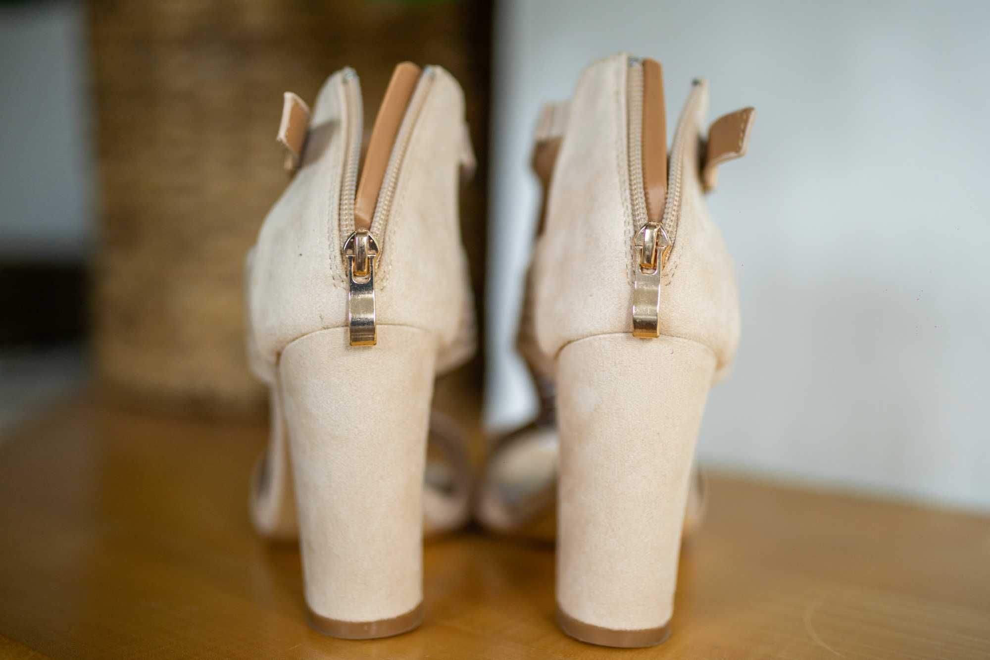 zamszowe beżowe wysokie botki ażurowe sandały 36 9,5 cm