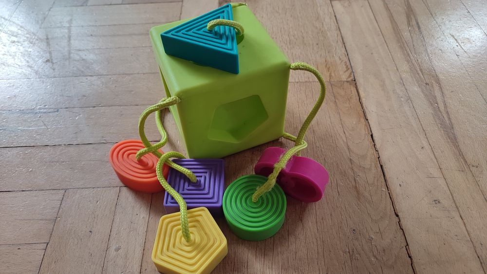 Sorter kształtów kostka Fat Brain Toys