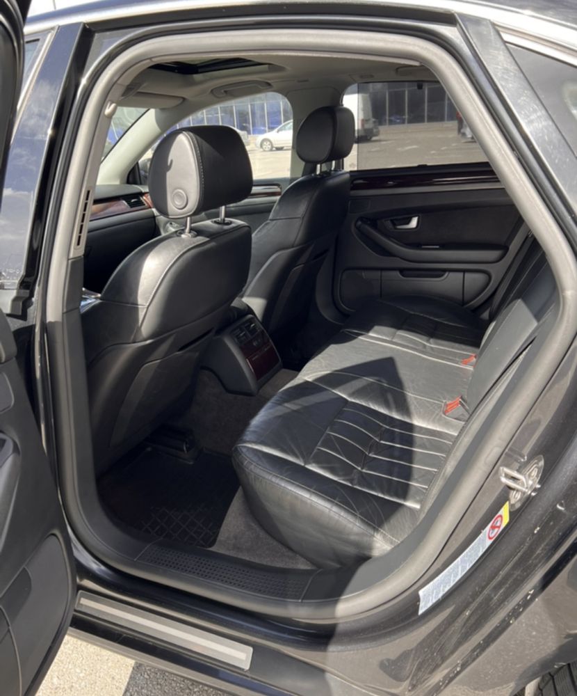 Audi A8 D3 2004 року