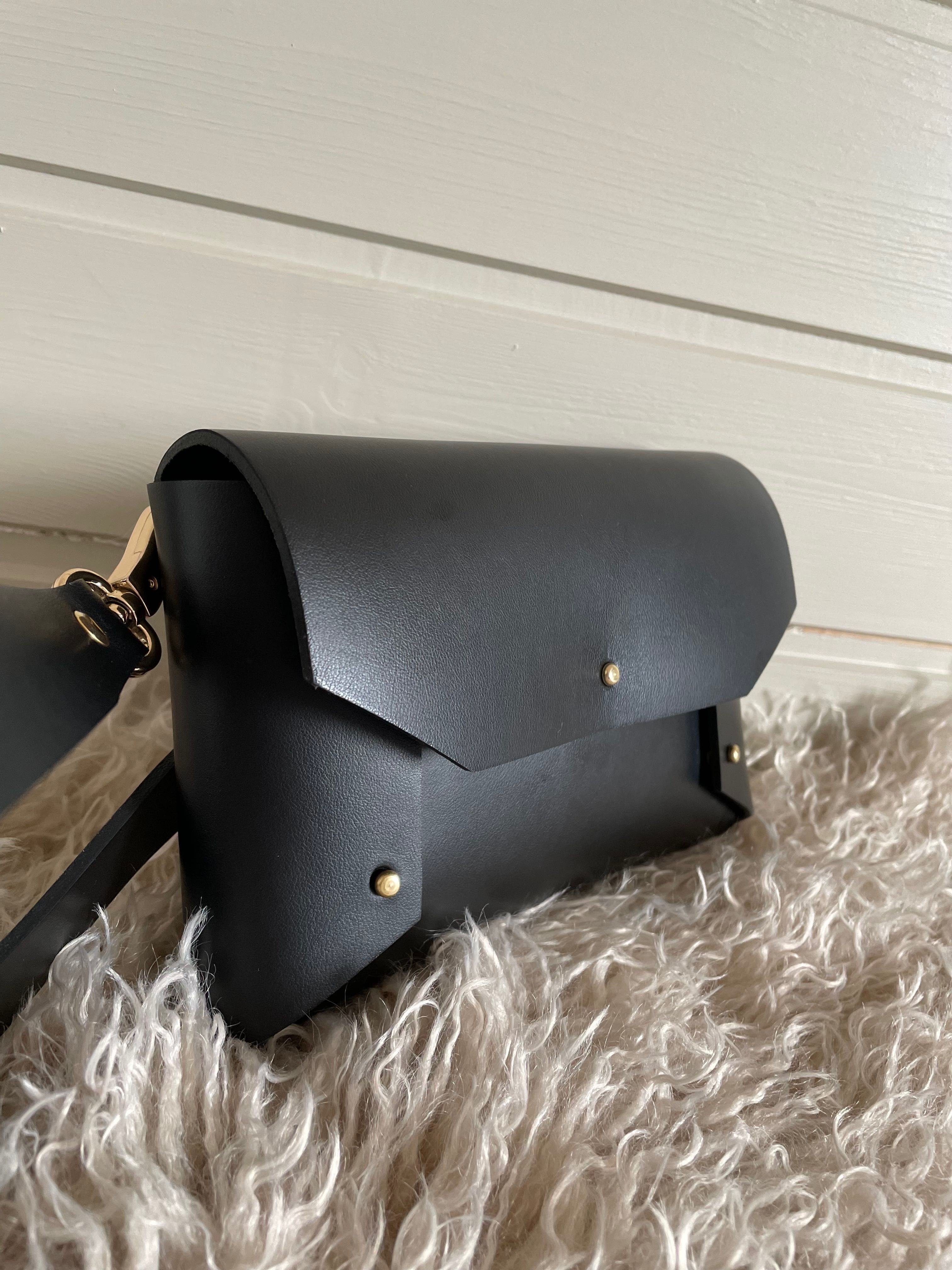 Torebka skórzana ze skóry naturalnej - Belt bag Przywara i Strzałka