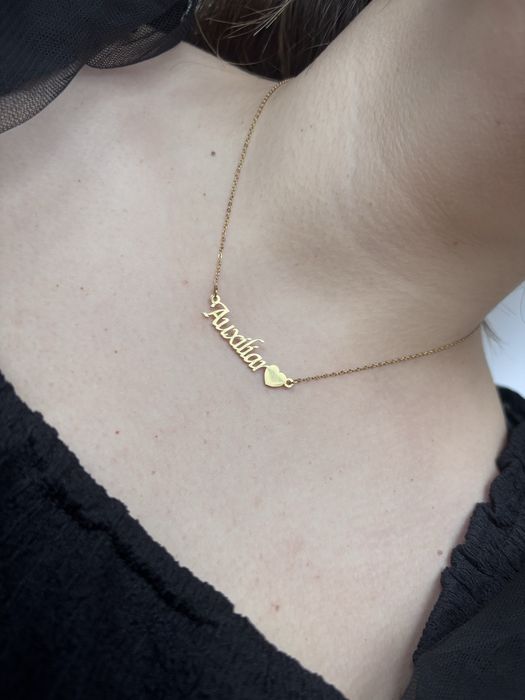 Colar auxiliar, educadora e professora