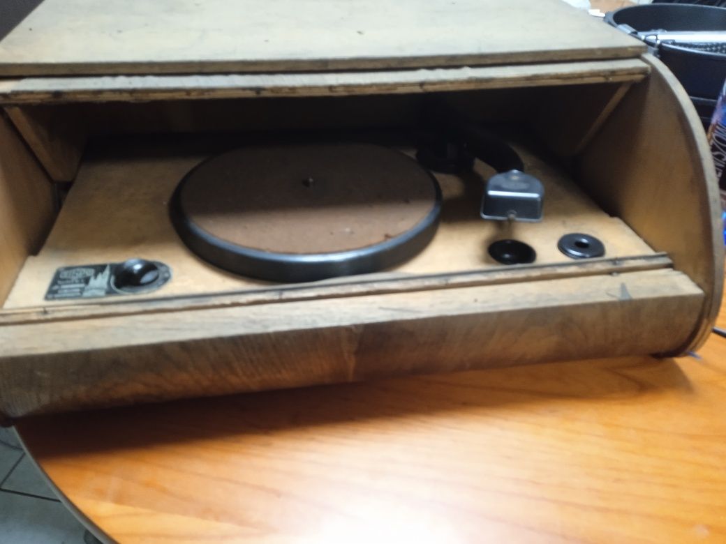 Gramofon stary z lat 50