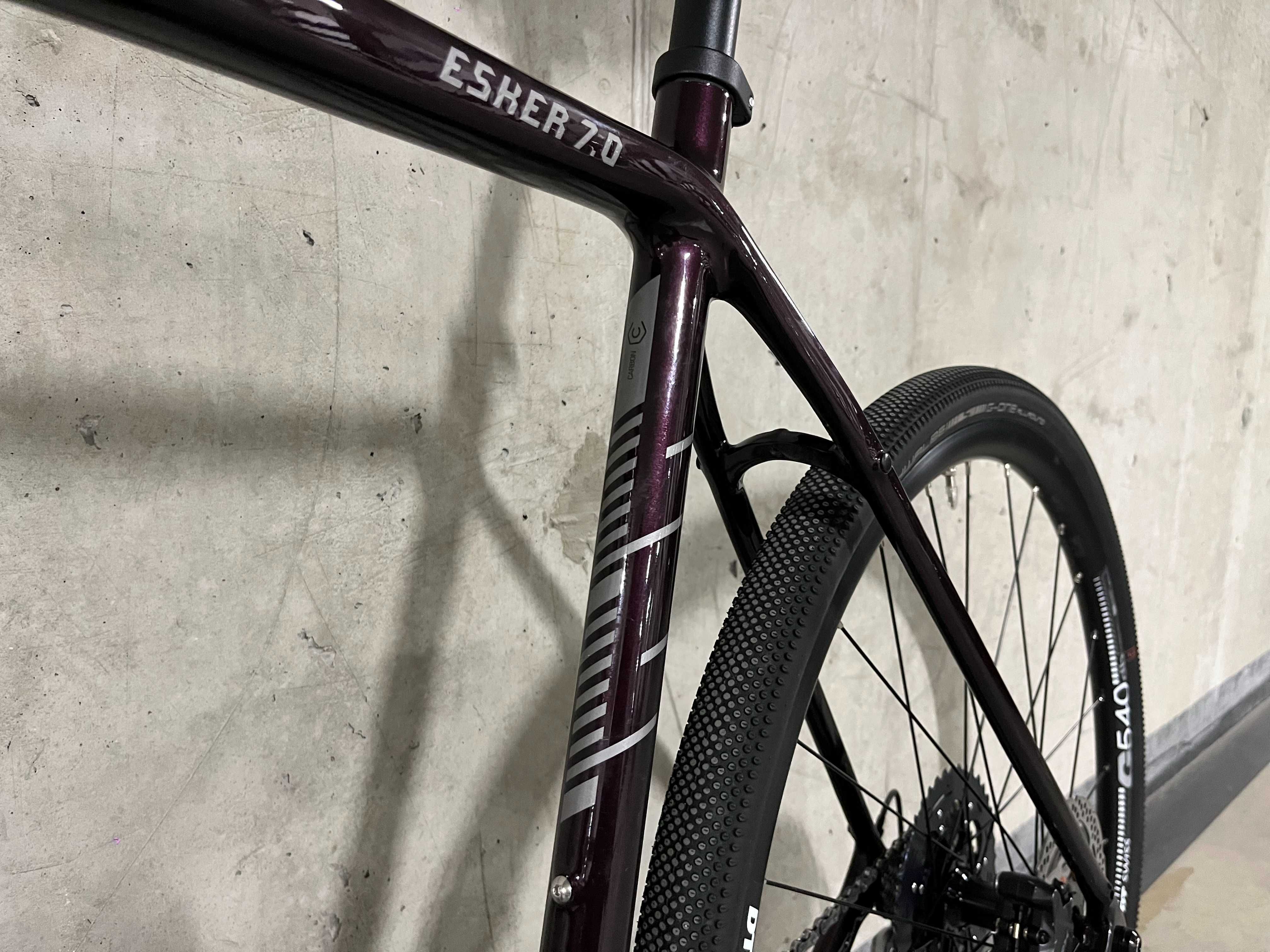 Kross Esker 7.0 2023 – karbonowy gravel Shimano GRX
