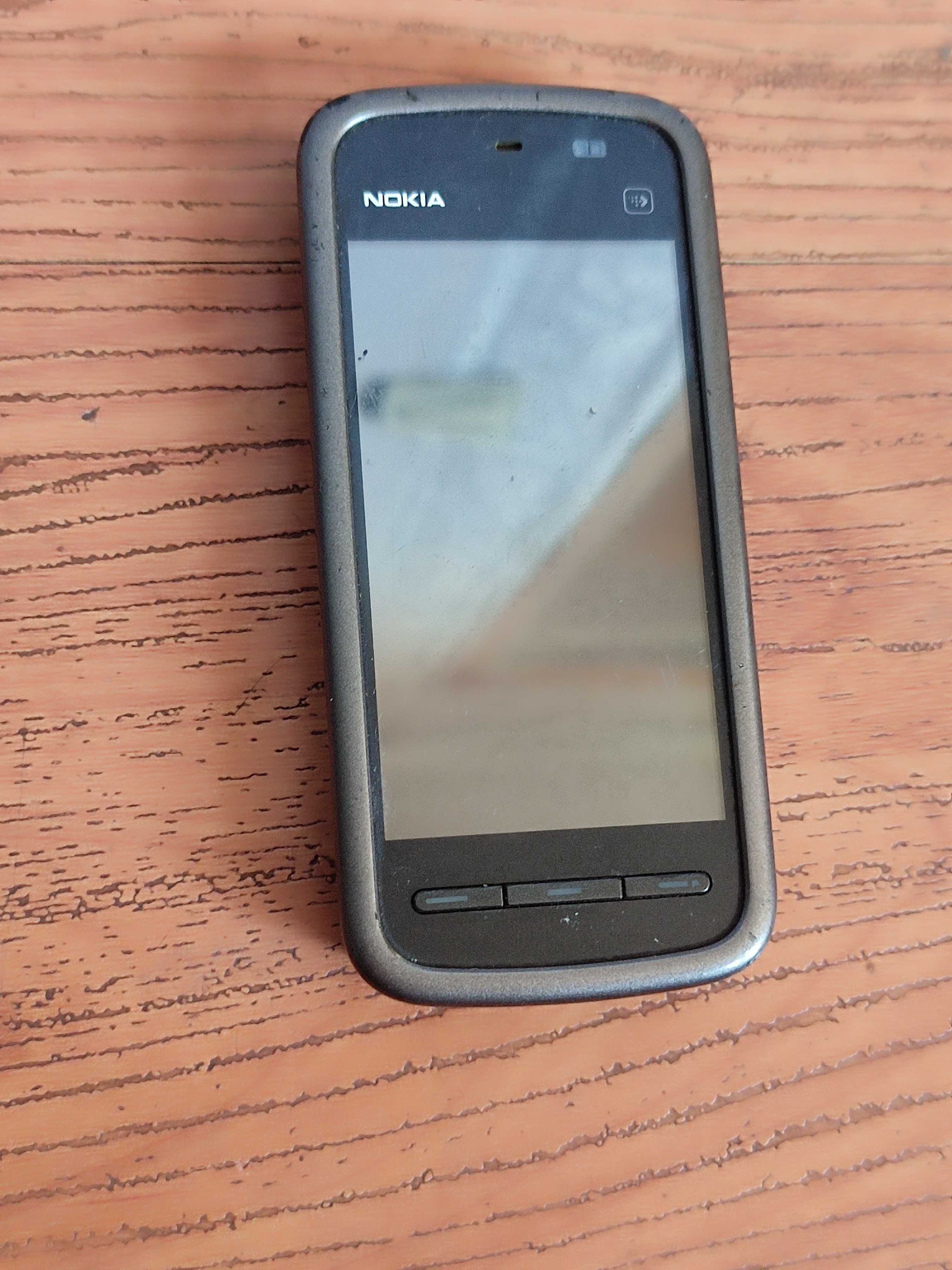 телефон Nokia 5228