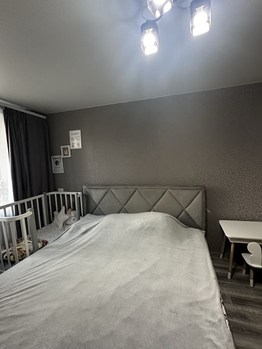 Продам 2к кв центр з меблями та технікою antonina