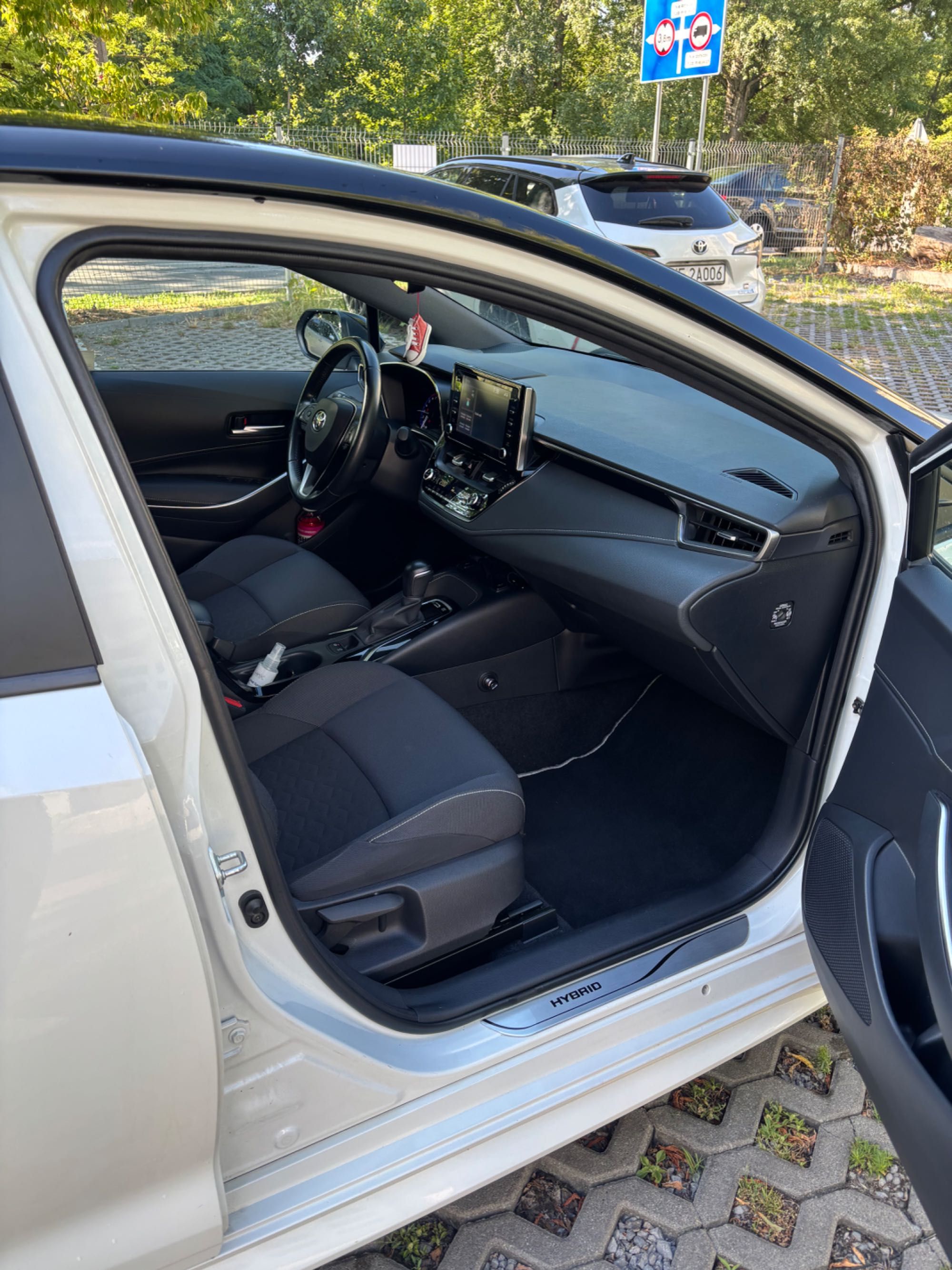 Toyota Corolla 1.8 Hybryda salon Polska serwis
