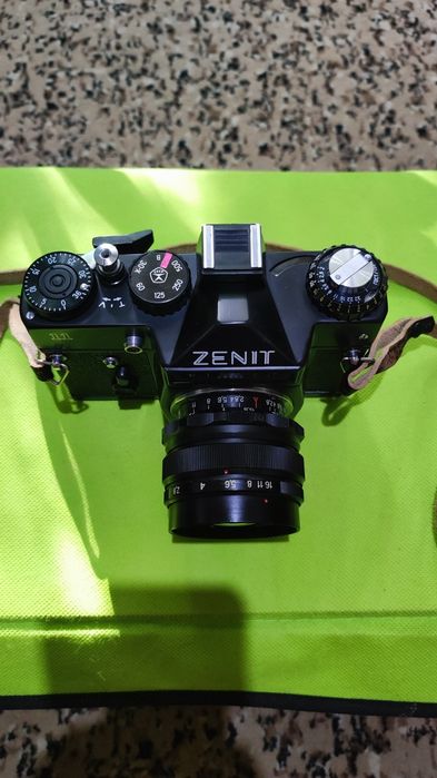 Коллекционный Фотоаппарат Зенит 11 с объективом Мир