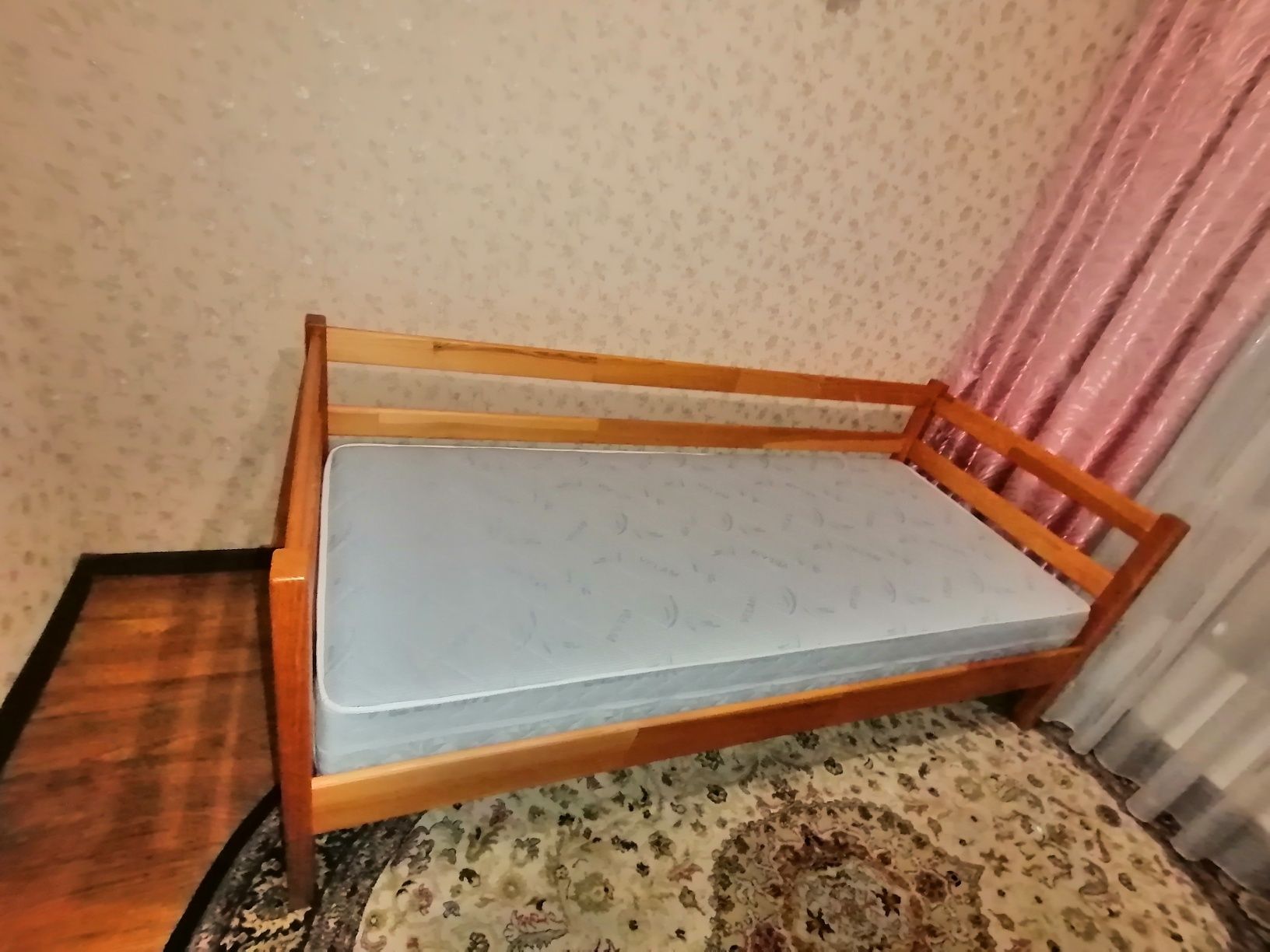 Дерев'яне односпальне ліжко + матрац