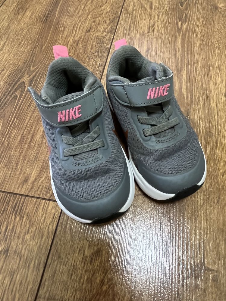 Кроссовки nike 22 6c 13,5 ст