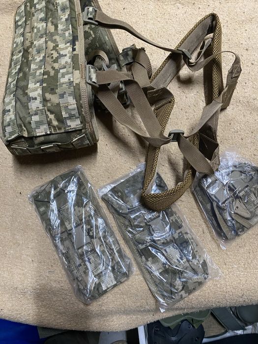 Розгрузка, підсумки, наколінники, носки