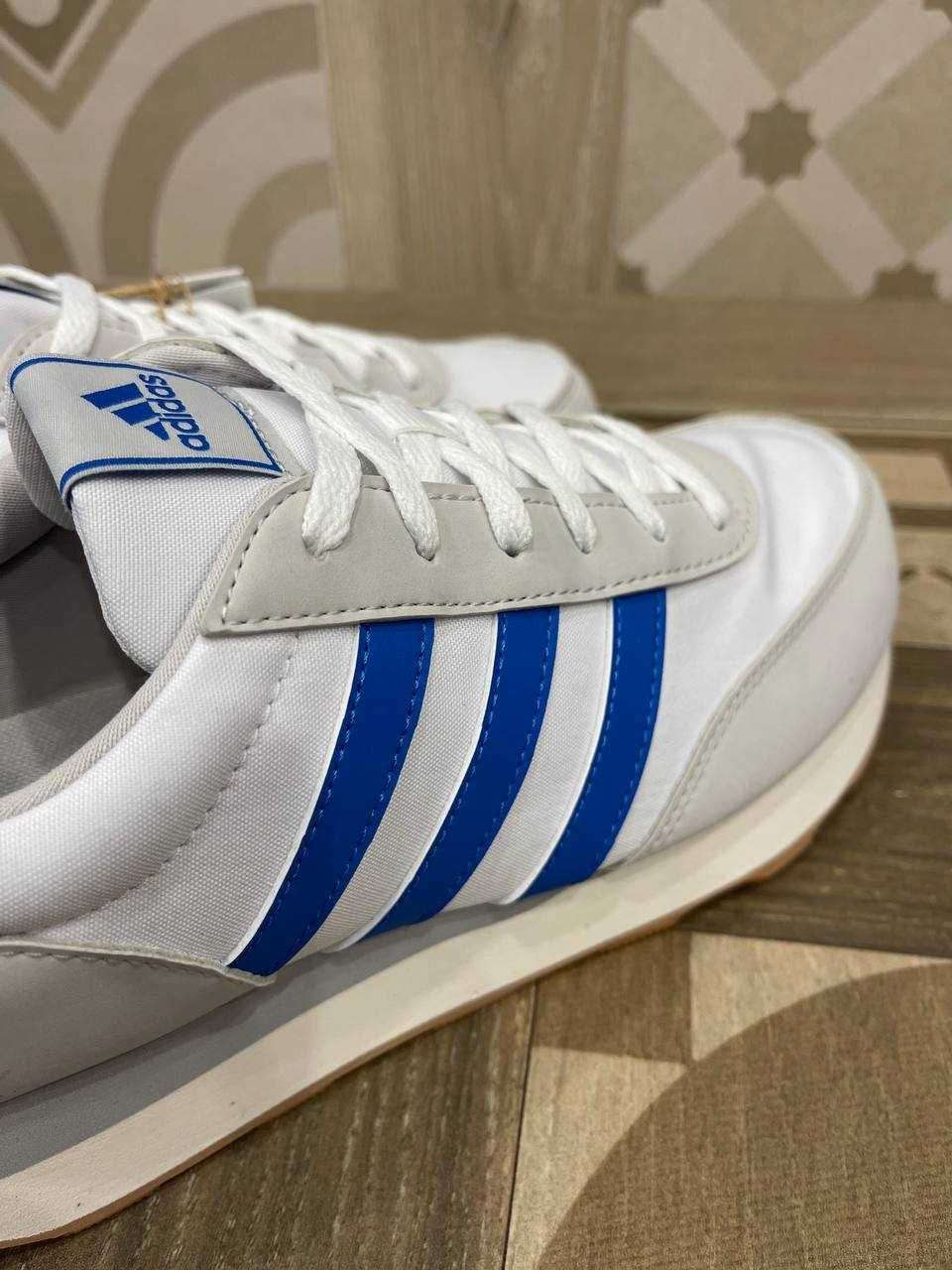 Розпродаж! Нові кросівки Adidas (40 2/3)