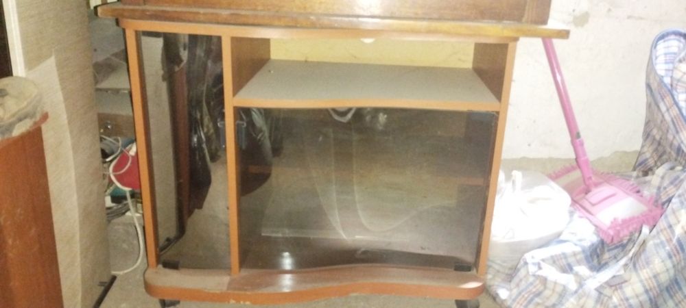 Столик под телевизор