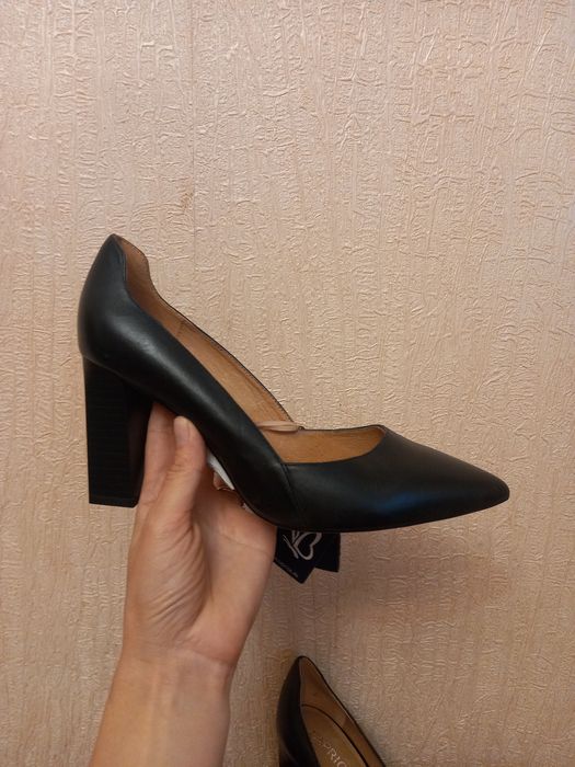 Шкіряні туфлі Caprice