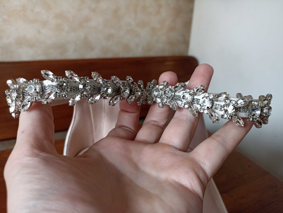 Білі весільні сатинові босоніжки з камінням на підборах 42 розмір 27см