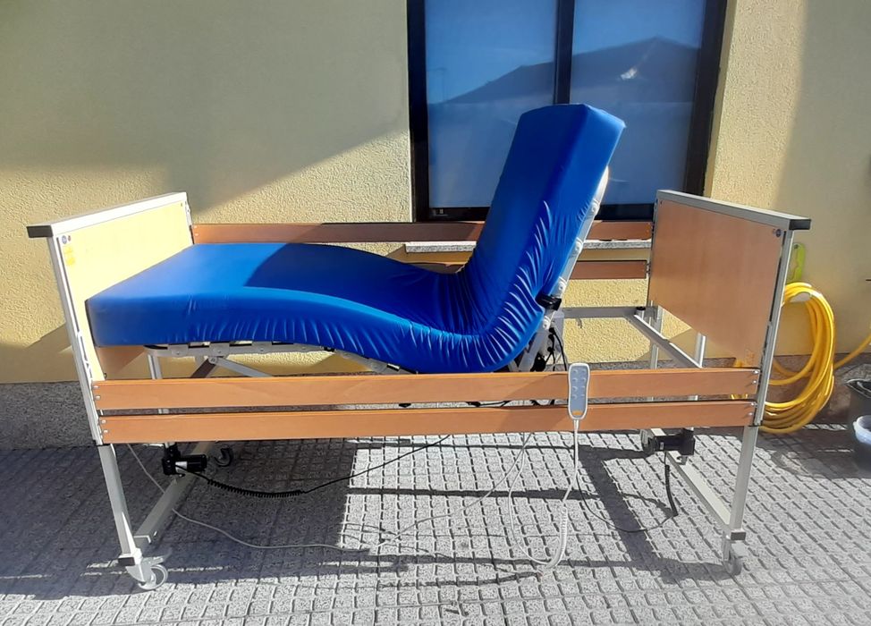 Cama articulada elétrica e elevatória hospitalar Orthus