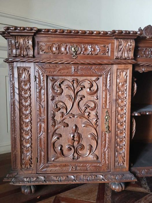 Aparador antigo com 100 anos como novo