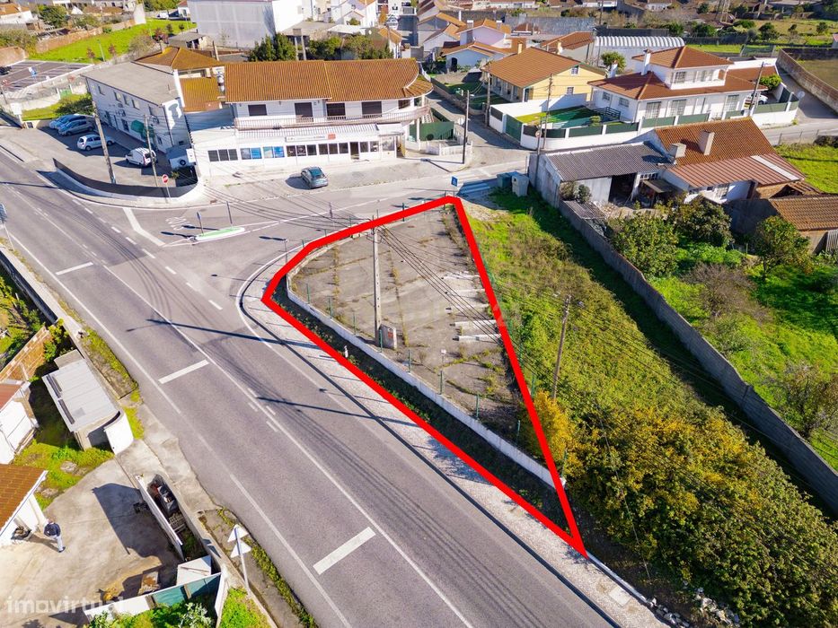 Terreno com boa visiblidade - Rua do Lavadouro, Moita, Marinha Grande
