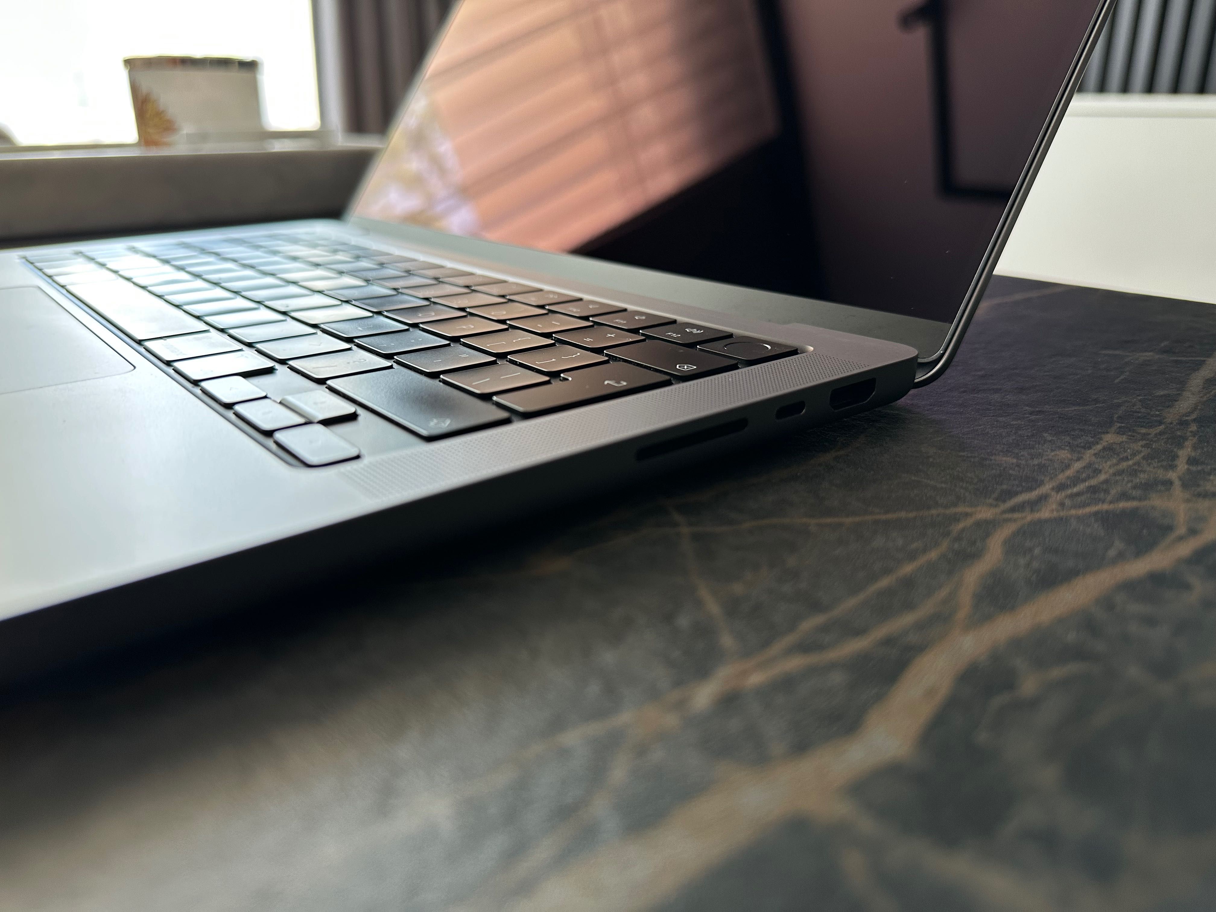 MacBook Pro 14" M1 Pro / 16 GB RAM / 512 GB / 96 W