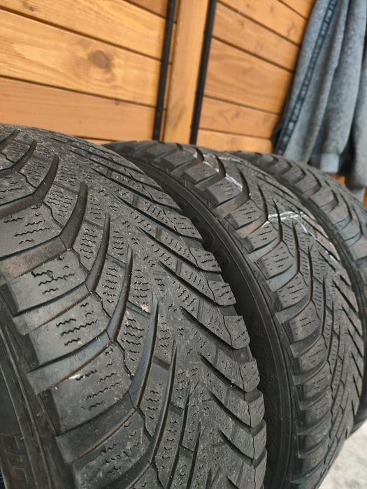 Opony zimowe 215/55/R16