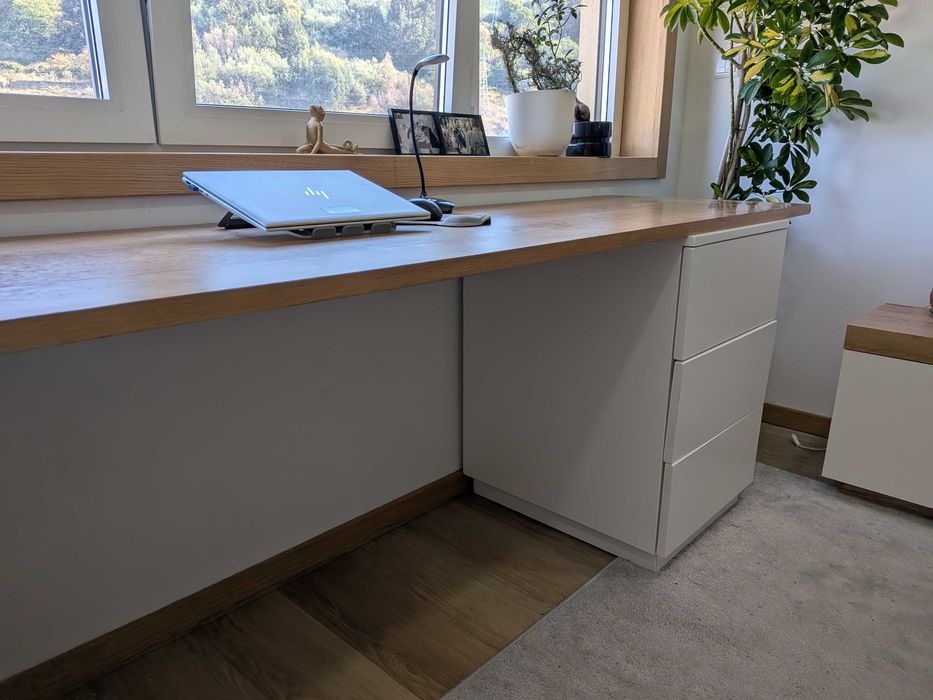 Secretária de escritório em madeira maciça - 2,58m x 60cm + comoda