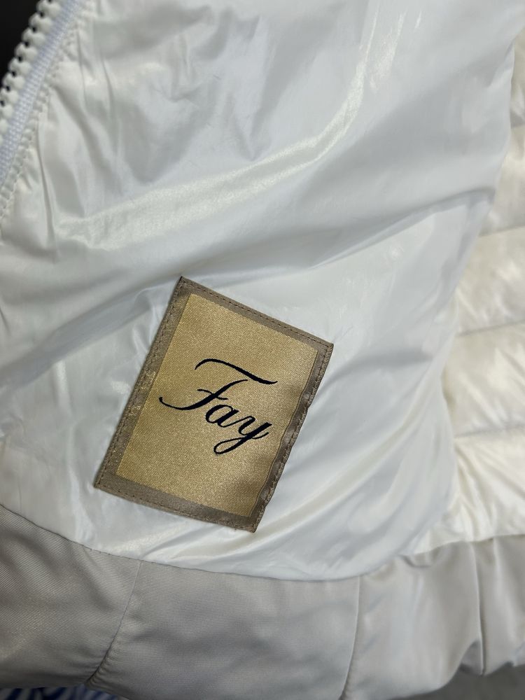 Дуже гарна ніжна курточка Fay.  Італія