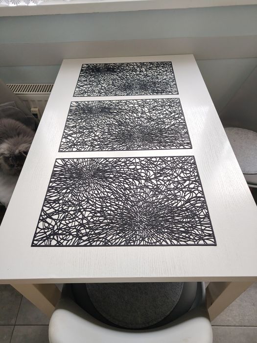 Oddam za darmo osobie ktora być może potrzebuje stół oraz 3 krzesła Dł